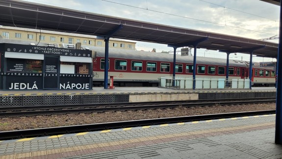 Medzi Hlavnou stanicou a Lamačom zrazil vlak muža