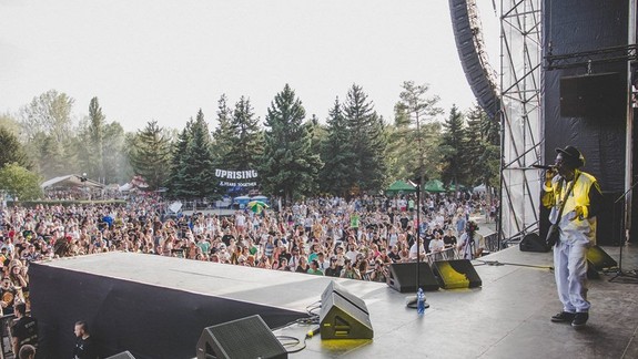 VIDEO: Na Zlatých pieskoch je živšie ako inokedy - koná sa tu reggae festival Uprising 2017