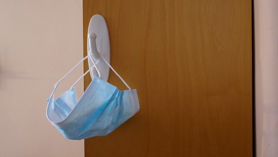 Od pondelka sa ruší povinnosť päťdňovej izolácie pre pacientov s COVID-19