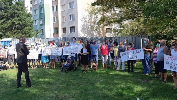 Výstavba bytovky vo Vrakuni: Na mieste protestovali občania, reaguje aj developer