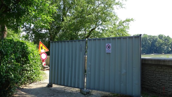 Oprava protipovodňovej hrádze v Karlovej Vsi:  Starostka žiada urýchlenie prác