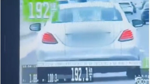 Policajti na diaľnici D1 nameral cestného piráta, šiel rýchlosťou 192 km/h