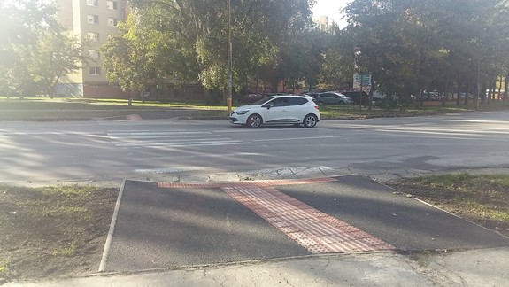 FOTO a VIDEO: Stačilo trocha snahy a dva priechody pred chodcov už nezalieva voda...