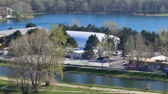 Petržalskí poslanci odmietli nafukovaciu športovú halu podobnú tej na Draždiaku. Prečo?