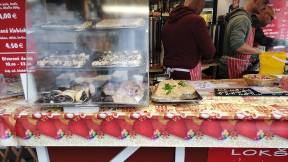 BEDEKER GURMÁNA: Ochutnali sme za vás jedlá na vianočných trhoch