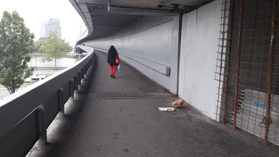 FOTO a VIDEO: Poškodený Most SNP naháňa strach: Diery sú odokryté, hrozí úraz!