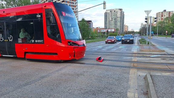 Mesto sa vyjadrilo k nehodám na električkovej trati v Petržalke. Je bezpečná?