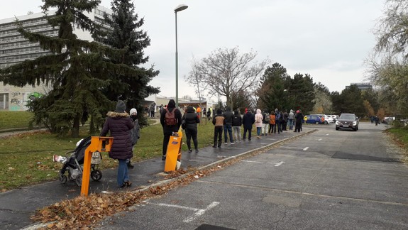 Na Slovensku pribudlo 14 643 ľudí s pozitívnym výsledkom PCR testu a 20 úmrtí
