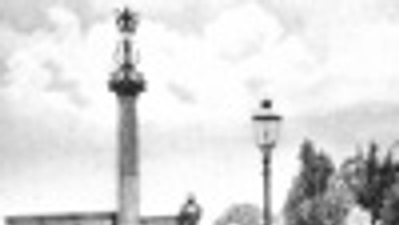 Esterházyovcov pripomína viac stavieb