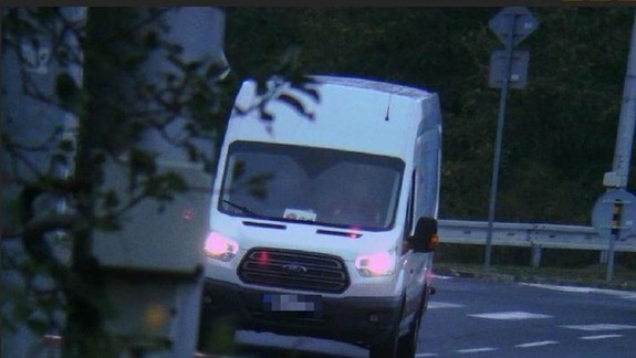 Policajti načapali podnapitého kuriéra v služobnej dodávke a nemal ani "papiere" od auta!