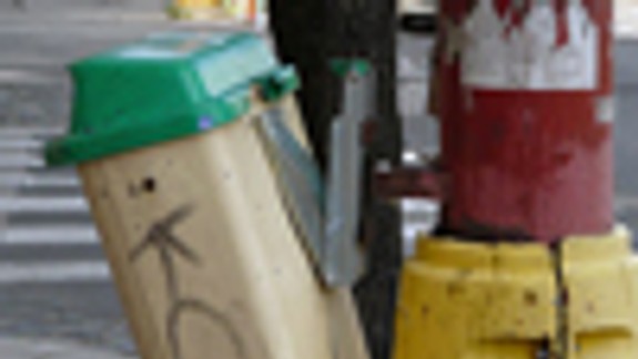 V Novom Meste opravujú odpadkové koše