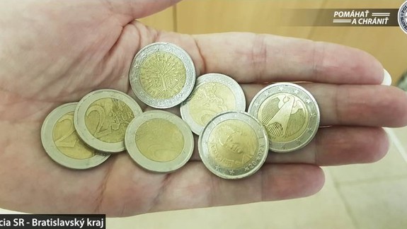 Pozor, v Bratislave sa objavili falošné dvojeurové mince