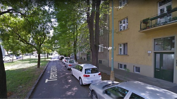 FOTO: Na Trenčianskej ulici chceli nelegálne vyrúbať štyri stromy – obyvatelia tomu zabránili!
