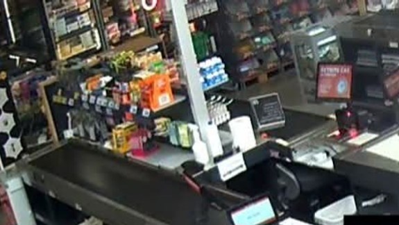 Krádež kabelky v potravinách: Poznáte ženy na fotografiách?