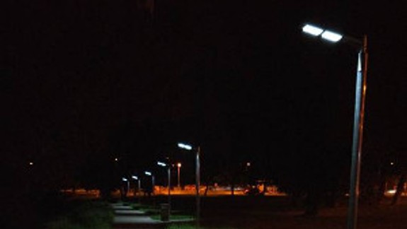 Vrakunskú promenádu osvetľujú solárne lampy