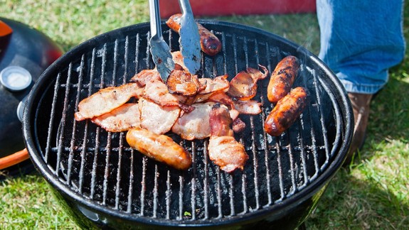 Odborníci upozorňujú, na čo dbať pri grilovaní, aby ste predišli zdravotným problémom