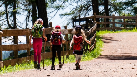 Chystáte sa na túru? Odborníci radia, čo by mal obsahovať váš batoh