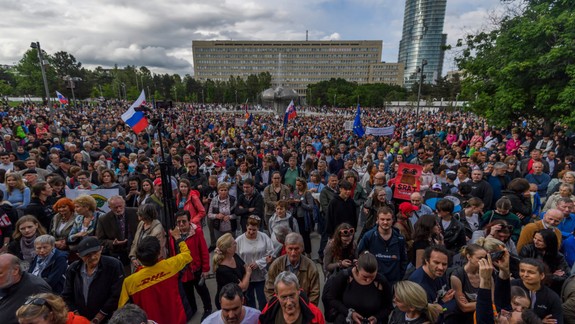 Na proteste proti zásahom do RTVS a 2. dôchodkového piliera sa zišli tisíce ľudí