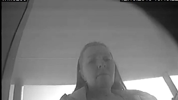 Nepoznáte túto ženu? Policajti sa jej potrebujú niečo opýtať