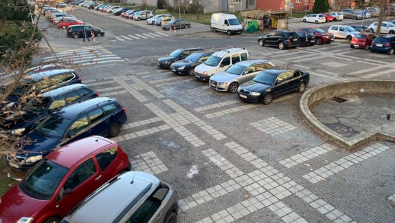 Ako prebieha zavedenie parkovacej politiky v Petržalke?