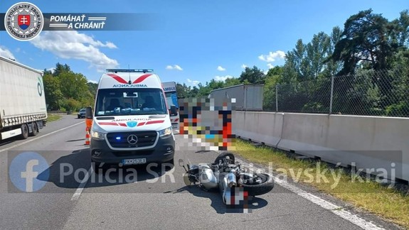 Pri tragickej nehode na diaľnici D2 zomrel 57-ročný motocyklista