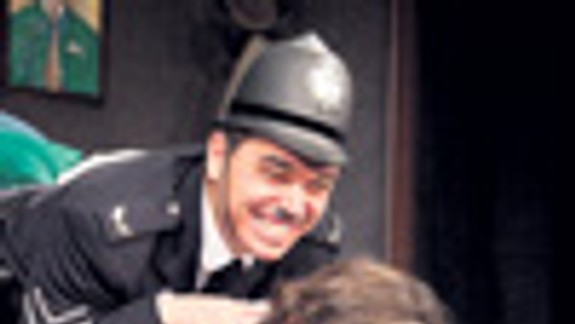 V divadle West zabáva detektívna Čierna vdova