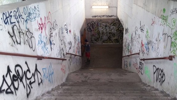 VIDEO: Dobrovoľníci zasahujú, tento podchod zmenili na nepoznanie