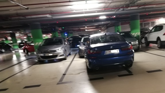 Aj tak sa dá: Niektorí vodiči sa svojsky postarajú o to, aby im nik auto neoškrel