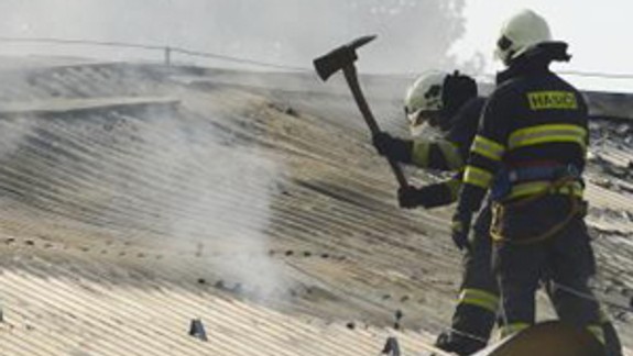 V halách PKO dnes v noci horelo, požiar spôsobil odpad