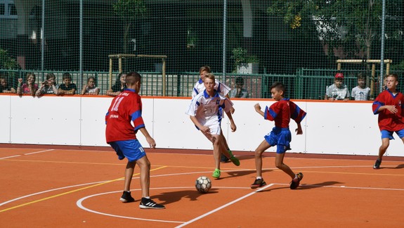 FOTO: V Novom Meste dokončili obnovu športového ihriska pre deti z MŠ a ZŠ na Českej ulici