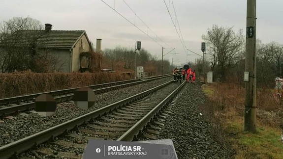 Tragédia: Senior kráčajúci o paličke vošiel v Ivanke pri Dunaji pod idúci vlak