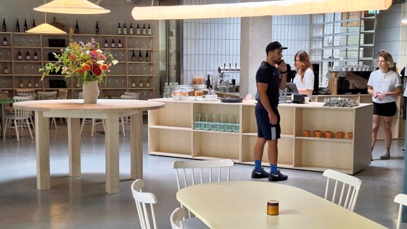 Chceme byť miestom pre všetkých, tvrdí vyštudovaný someliér R. Nagy, ktorý stojí za bistrom Ferdinand v Sade J. Kráľa