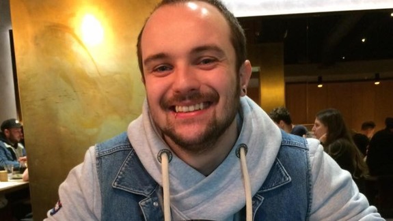 Pred Vianocami v Bratislave za záhadných okolností zomrel 24-ročný učiteľ z Anglicka