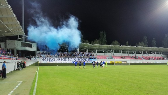 VIDEO: Futbalový Slovan po dvoch hladkých víťazstvách prehral na pôde ViOn-u Zlaté Moravce - Vráble 1:2