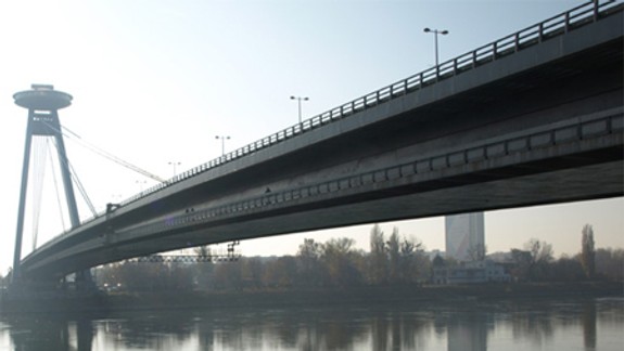 Ďalší pokus o samovraždu: Z mostu SNP chcel skočiť mladík