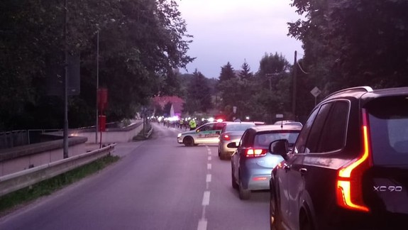 Videli ste nočných bežcov s čelovkami? Idú Bratislavou pri splne mesiaca od hradu k hradu