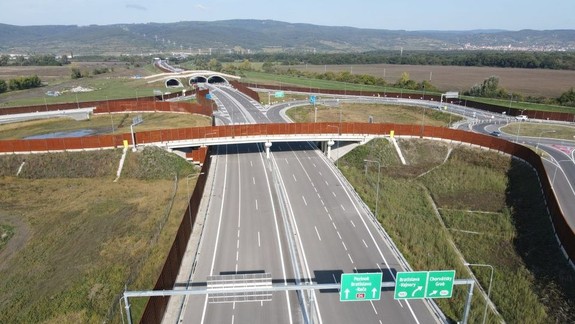 Posledný chýbajúci úsek na obchvate D4 medzi Vajnormi a Ivankou pri Dunaji je už otvorený
