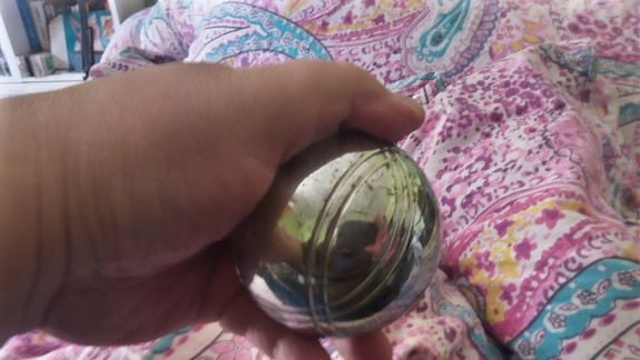 Bratislavčan Michal sa v Rači pokúsil zavraždiť seniorku v spánku petangovou guľou!