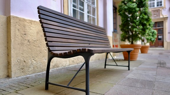 Zaplatí mesto Bratislava viac než 500 eur za každú jednu novú "československú" lavičku?