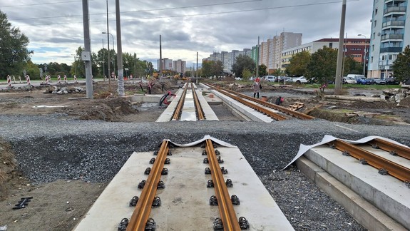 Vodiči, pozor, výstavba električkovej trate v Petržalke si vyžiada ďalšie obmedzenia