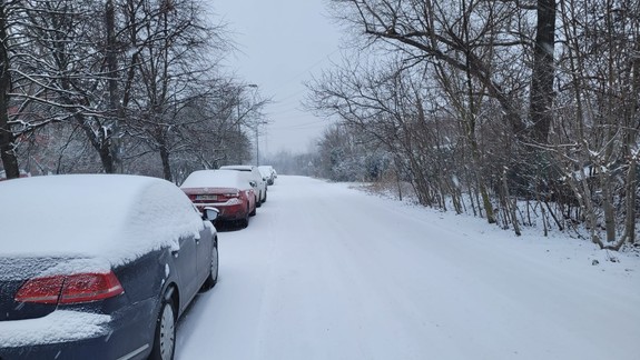Na západnom Slovensku treba v stredu ráno počítať so snehovými jazykmi