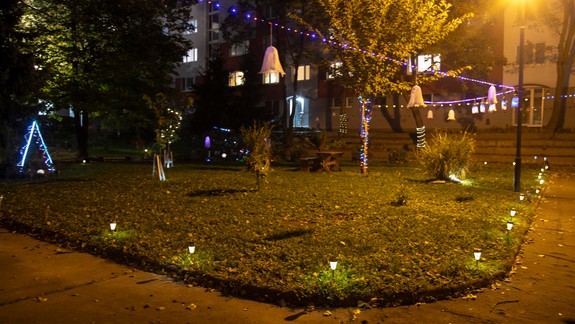 Úžasné: Obyvatelia Romanovej v Petržalke si vytvorili pri panelákoch magickú oázu