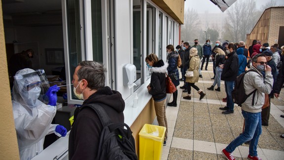 Desivá predpoveď analytikov: O 7 až 10 dní budú musieť ústavní činitelia oznámiť totálne zavretie krajiny