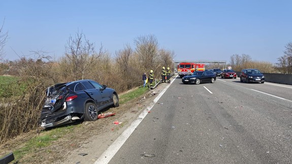 Na D1 smerom do Bratislavy sa stala nehoda, zablokovala dva pruhy