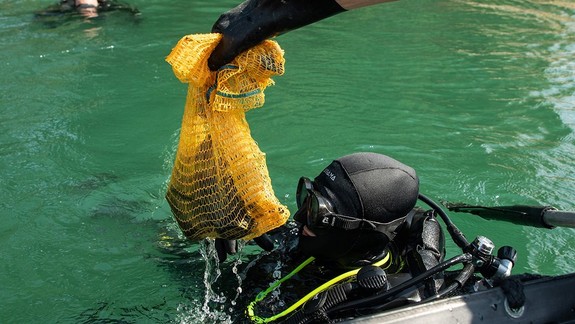 Potápači opäť čistili Veľký Draždiak, našli drobný i stavebný odpad