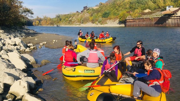 Vodáci s verejnosťou poupratujú Karloveskú zátoku