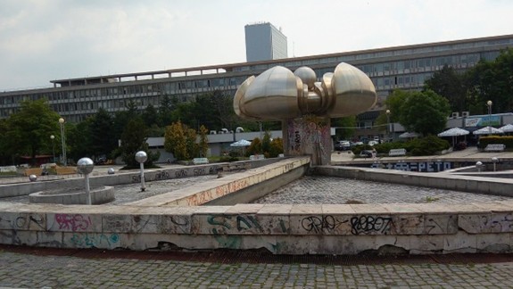 V akom stave je fontána na Námestí slobody?