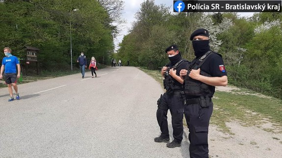 Veľkonočný pondelok: Policajti sa vybrali kontrolovať ľudí na exponovaných miestach