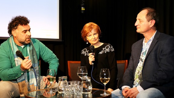 FOTO: Knihu Aforizmov Mareka Orela s ilustráciami Andreja Augustína pokrstil Ľubomír Feldek