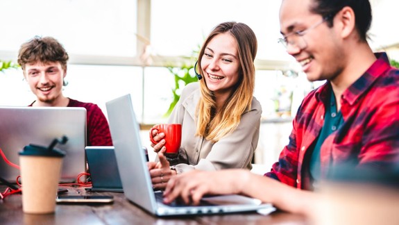 Toto je 5 najlepšie platených povolaní na Slovensku! Viete, že IT sféra je druhé najlepšie platené zamestnanie?